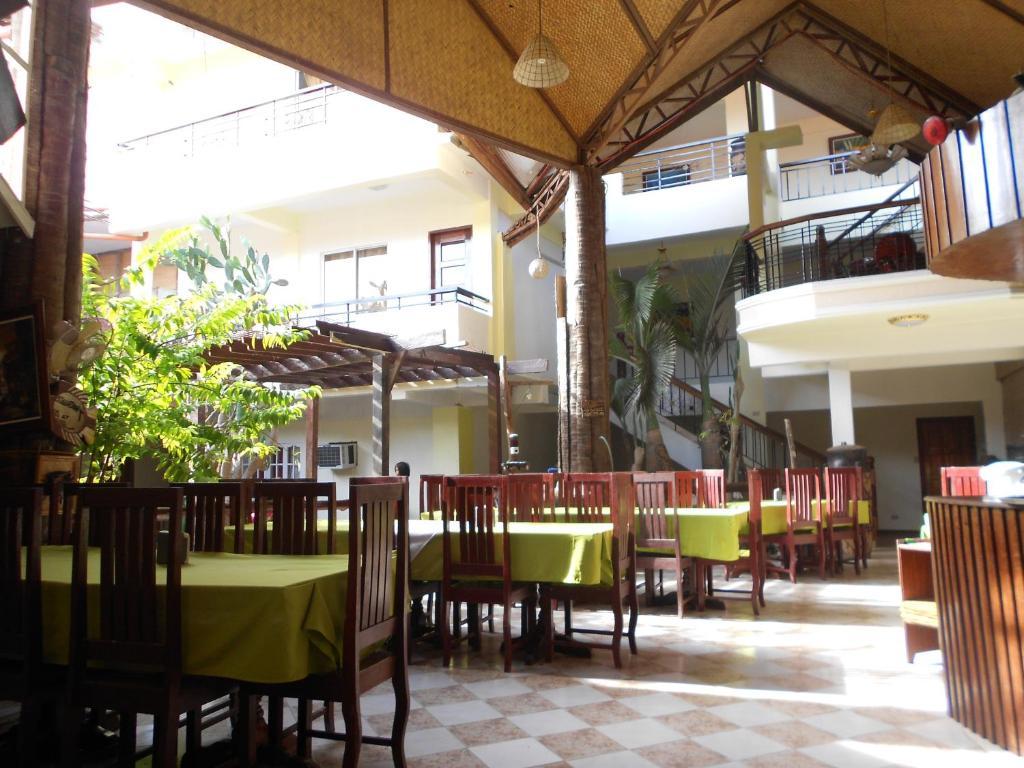 De Loro Inn And Restaurant Puerto Princesa Dış mekan fotoğraf