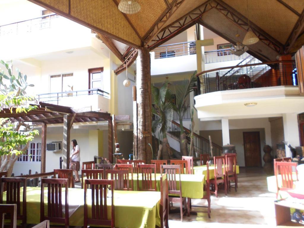 De Loro Inn And Restaurant Puerto Princesa Dış mekan fotoğraf